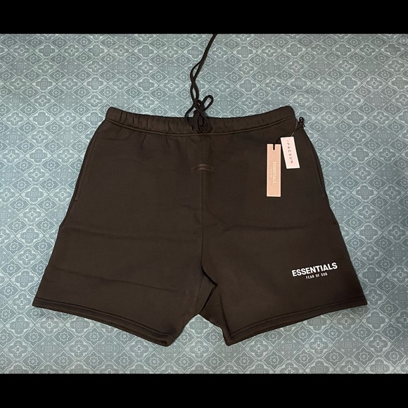 Essentials short